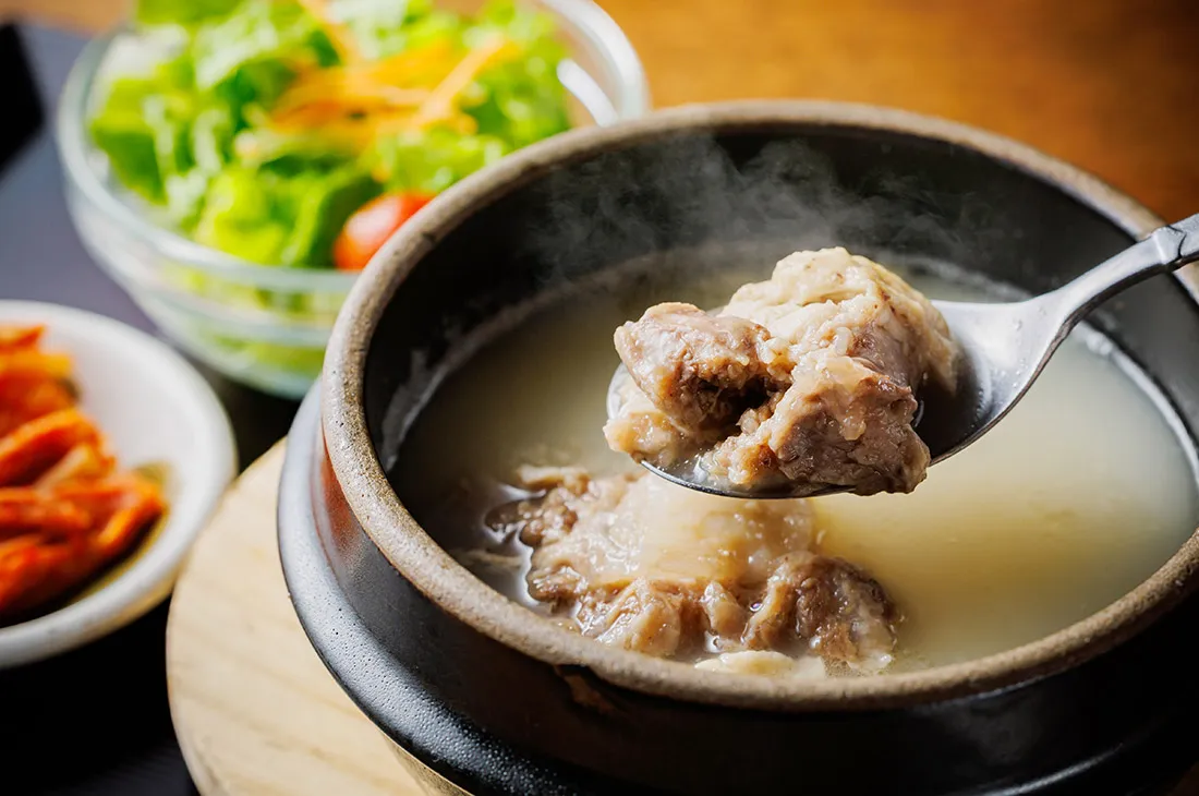 丁寧な仕込みで旨味を引き出したコムタン