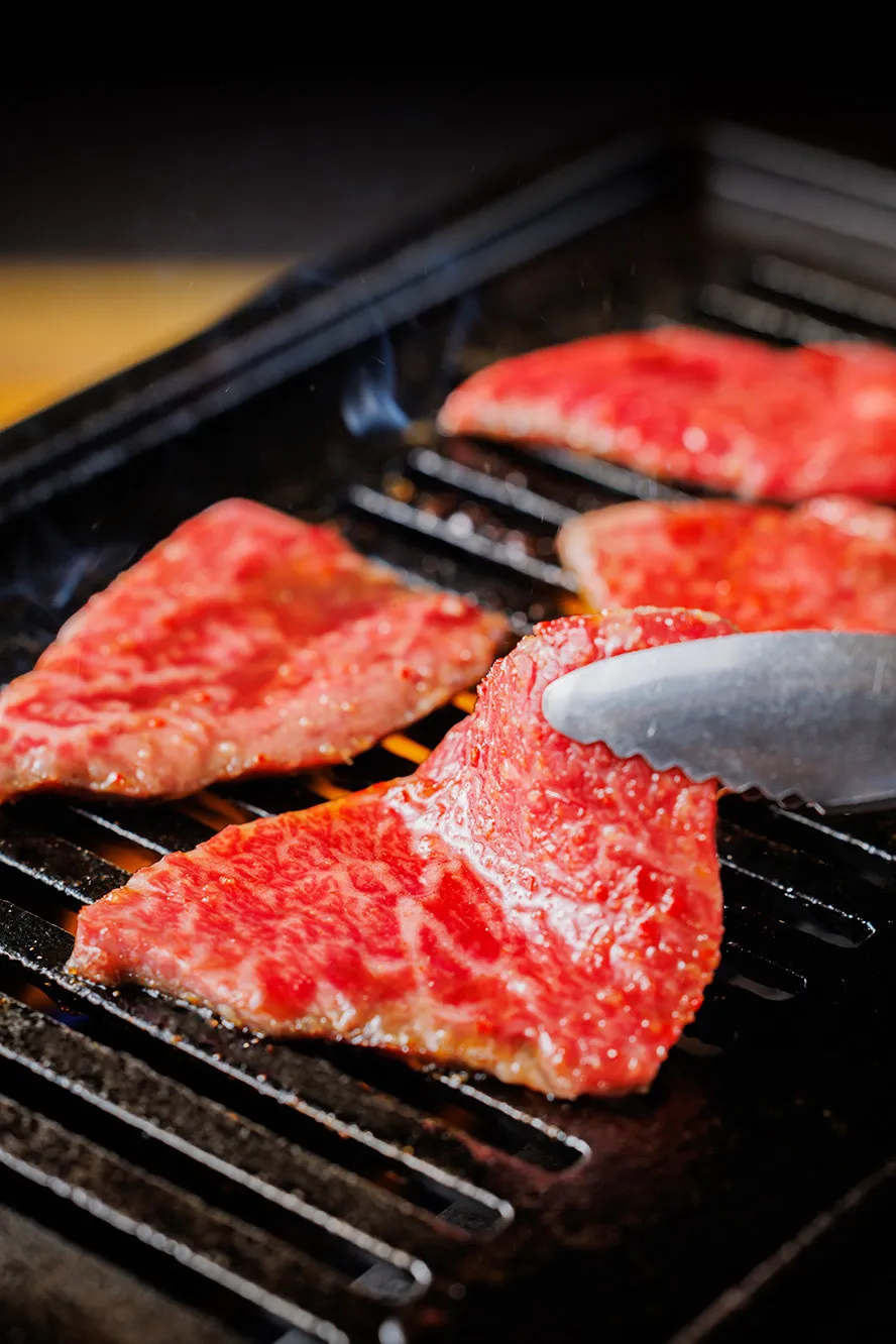 ランチ、ディナー共に厳選されたお肉を豊富にご用意しております