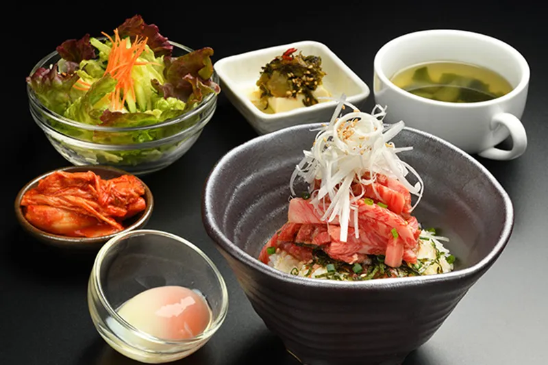 ユッケ丼ランチ