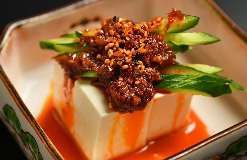 ピリ辛な薬味たっぷりの冷ややっこ