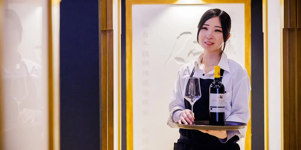 フロアスタッフ