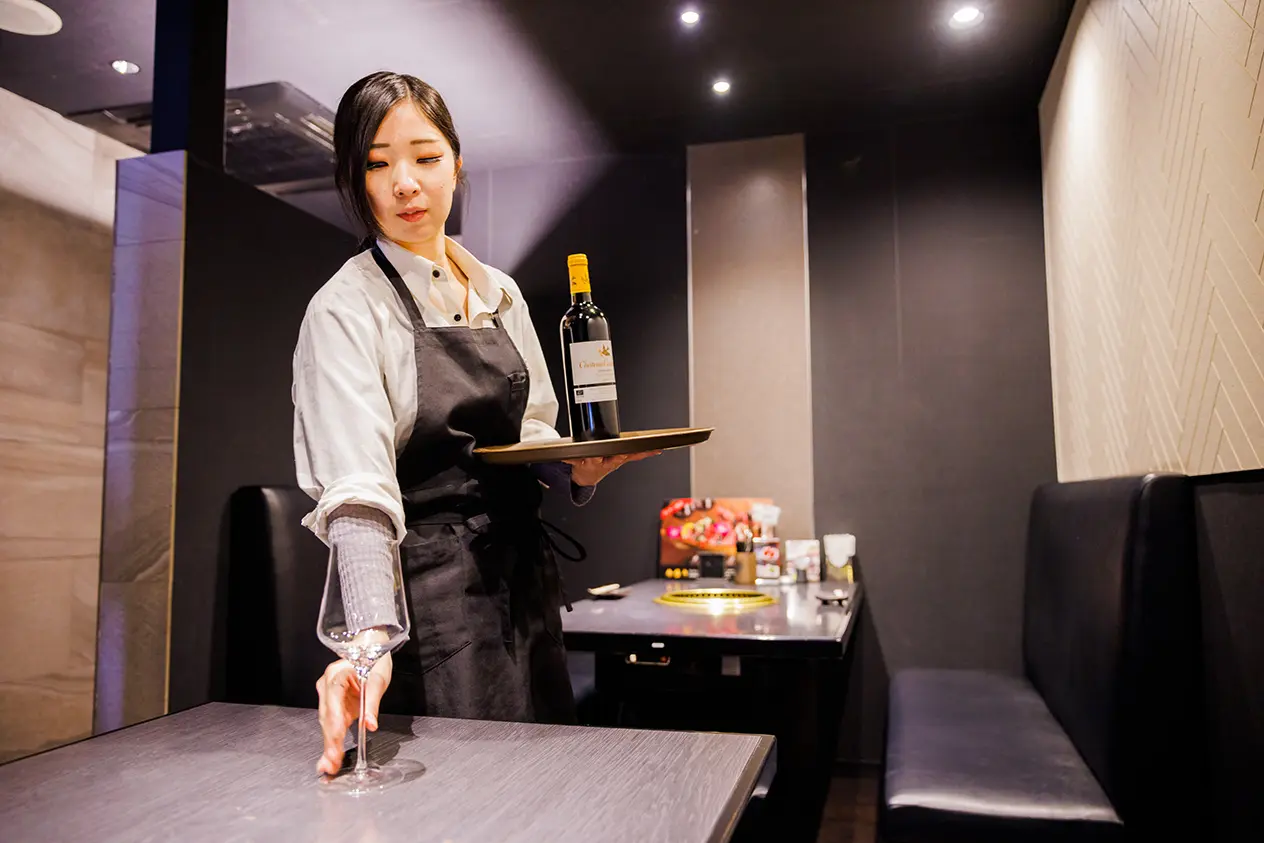 フロアスタッフ